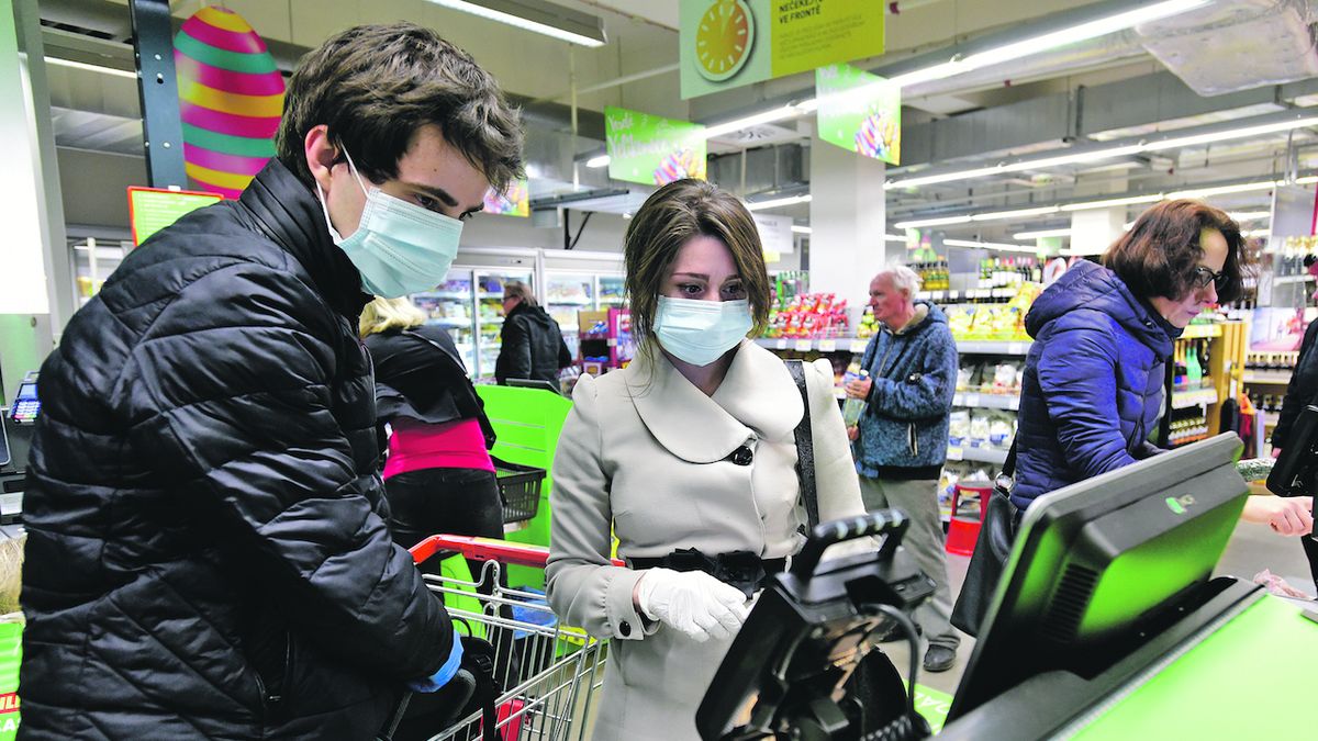 Supermarkety dnes zavřou dřív, na Nový rok mají volno